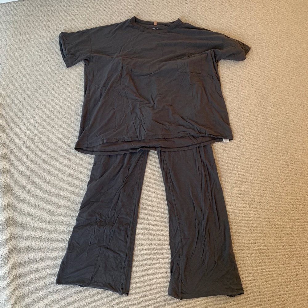 Lunya XL 2 piece pajama set: pants + short sleeve tee